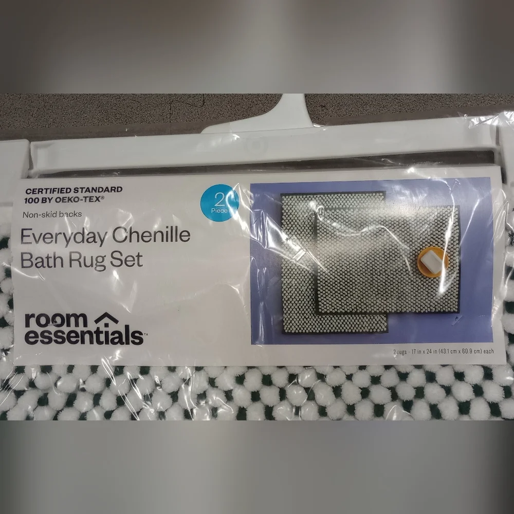 New 2 Pack Room Essentials Chenille Bath Rug Set Green & White 17